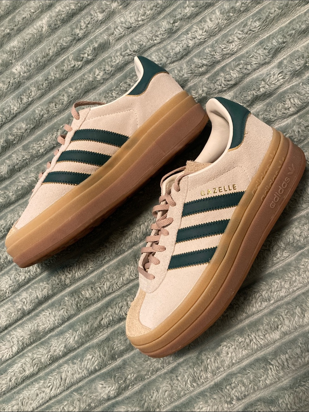 *NWOT* Women’s Adidas Gazelle Bold platform sneaker size 8